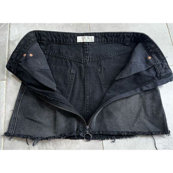We The Free Black Denim Skirt Size 26 - Picture 2 of 6